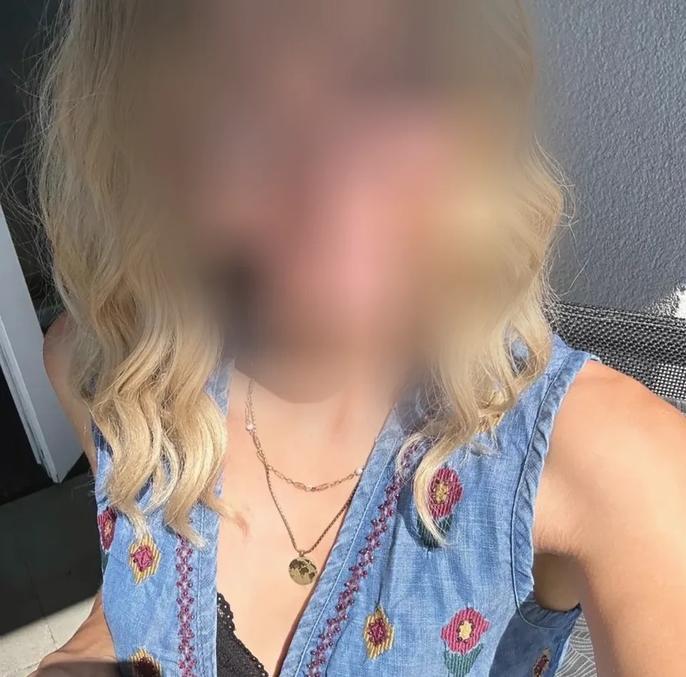 Andrea, 26