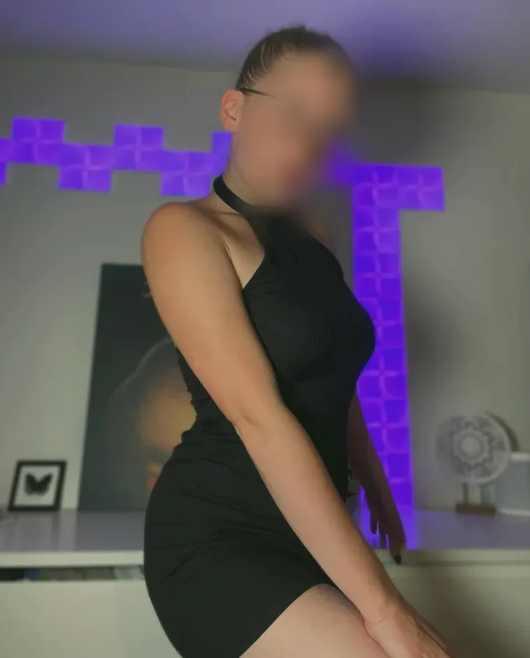 Lara, 26