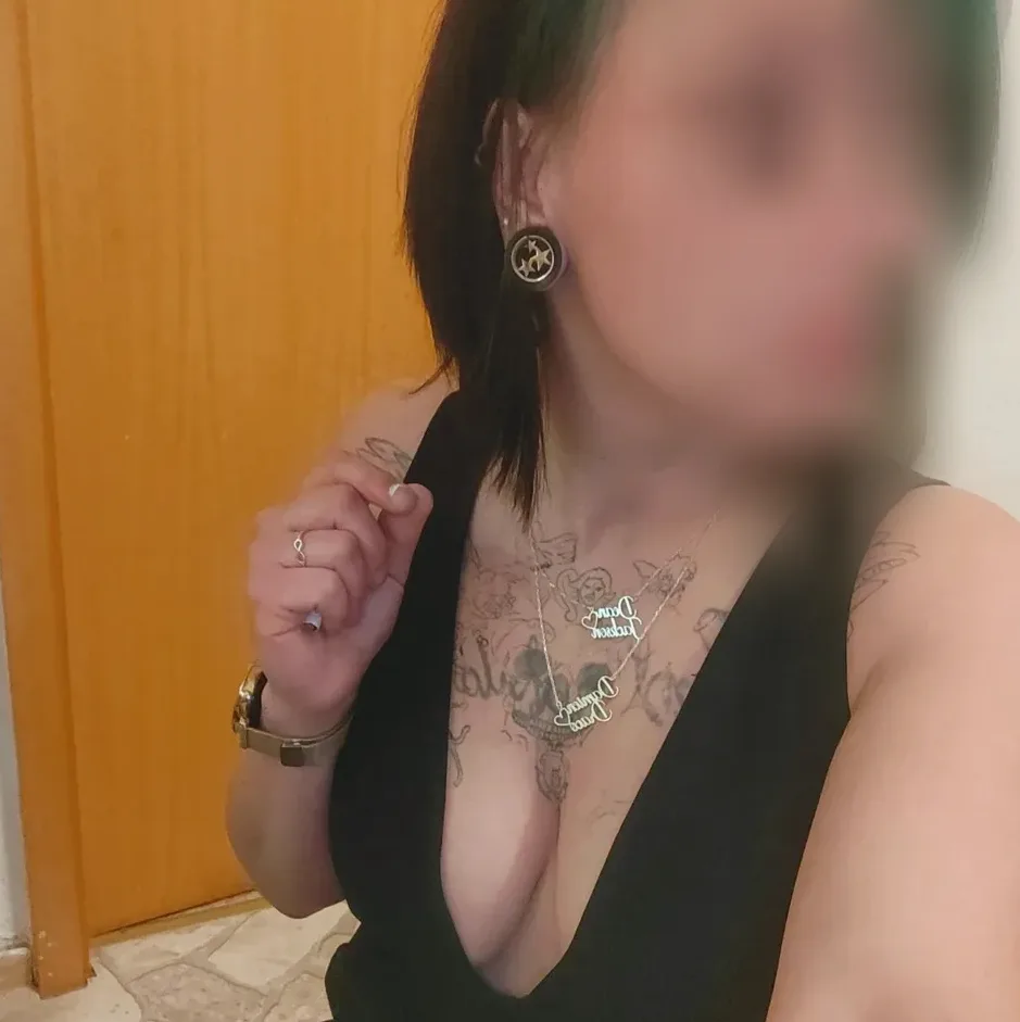 Leonie, 25