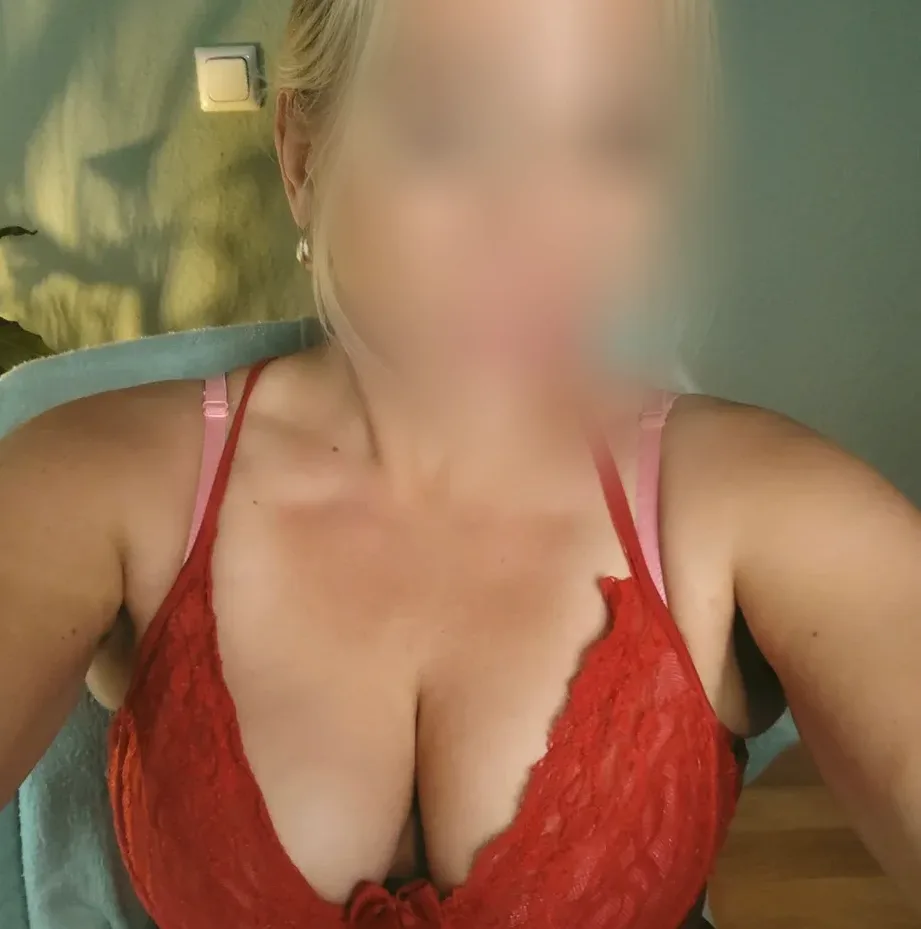 Luisa, 37