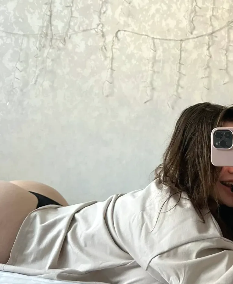 Melanie, 21