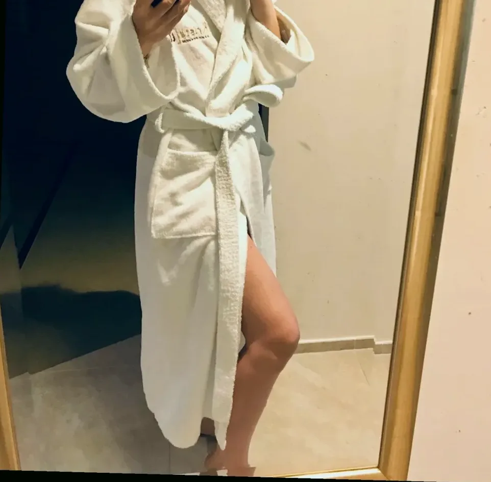 Melina, 36