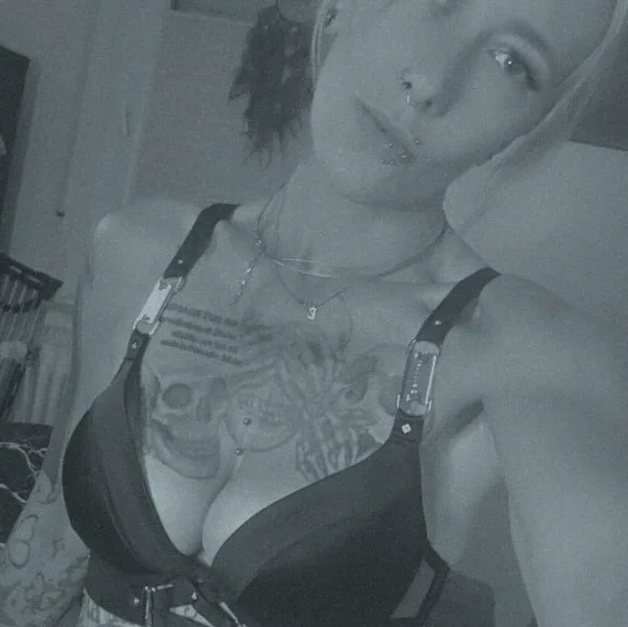 Sophia, 32